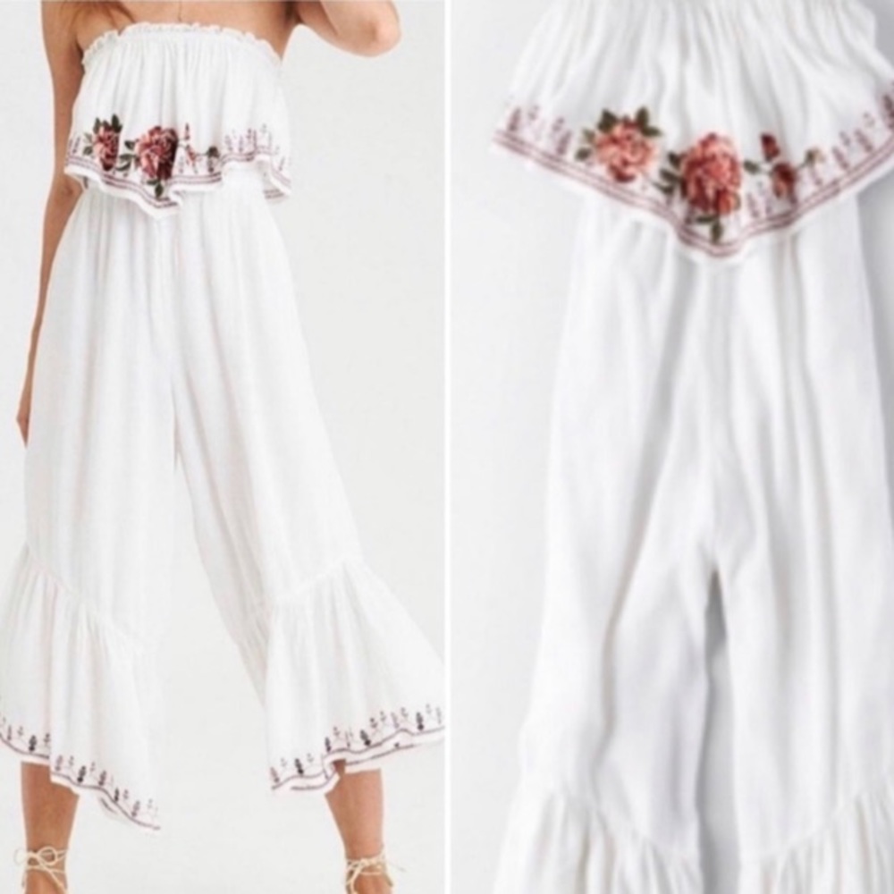 American Eagle White Embroidered Jumpsuit Size Small
